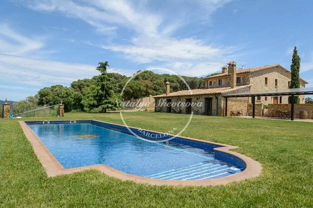 Foto 2 de Casa rural en venda a Can Semi - Mas Nou - Mas Ros de 5 habitacions amb terrassa i piscina