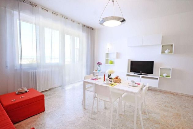 Foto 2 de Alquiler de piso en Cerrado Calderón - El Morlaco de 1 habitación con muebles y aire acondicionado