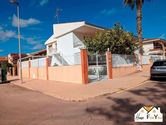 Foto 1 de Casa adosada en venta en Los Narejos de 3 habitaciones con terraza y jardín