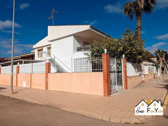 Foto 2 de Casa adosada en venta en Los Narejos de 3 habitaciones con terraza y jardín