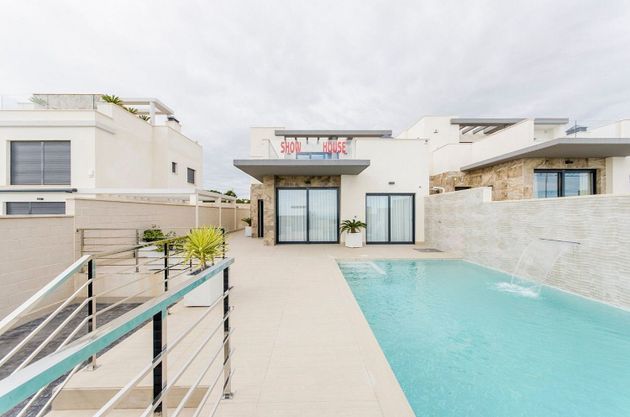 Foto 2 de Casa adossada en venda a San Miguel de Salinas de 3 habitacions amb piscina