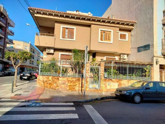 Foto 1 de Venta de chalet en Almoradí de 6 habitaciones con terraza y garaje