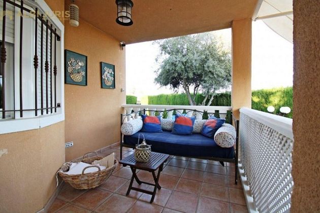 Foto 2 de Chalet en venta en Los Arenales del Sol de 4 habitaciones con terraza y piscina