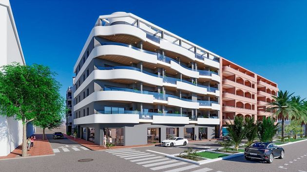 Foto 1 de Àtic en venda a Centro - Torrevieja de 3 habitacions amb terrassa i piscina