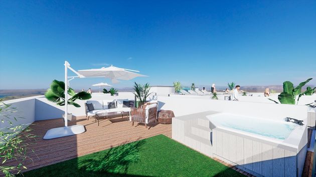 Foto 2 de Venta de ático en Centro - Torrevieja de 3 habitaciones con terraza y piscina