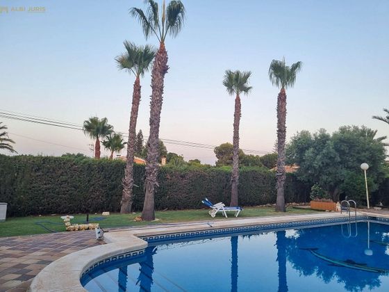 Foto 1 de Chalet en venta en Torrellano de 4 habitaciones con terraza y piscina