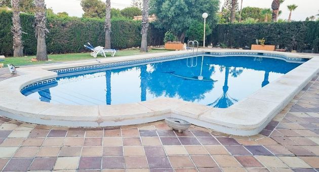 Foto 2 de Xalet en venda a Torrellano de 4 habitacions amb terrassa i piscina