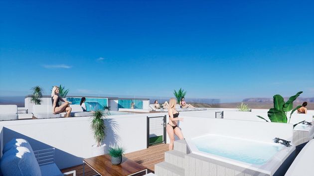 Foto 2 de Àtic en venda a Centro - Torrevieja de 2 habitacions amb terrassa i piscina