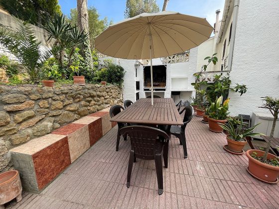 Foto 2 de Casa adossada en venda a calle Ripolles de 4 habitacions amb terrassa i garatge