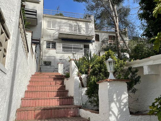 Foto 1 de Casa adossada en venda a calle Ripolles de 4 habitacions amb terrassa i garatge