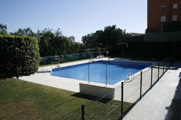 Foto 1 de Ático en venta en La Cala del Moral de 3 habitaciones con terraza y piscina