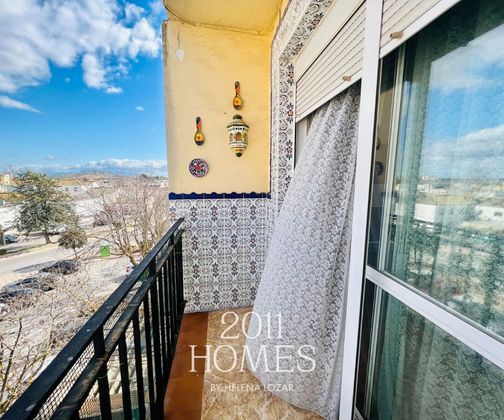 Foto 2 de Pis en venda a calle Los Rosales de 3 habitacions amb terrassa i balcó