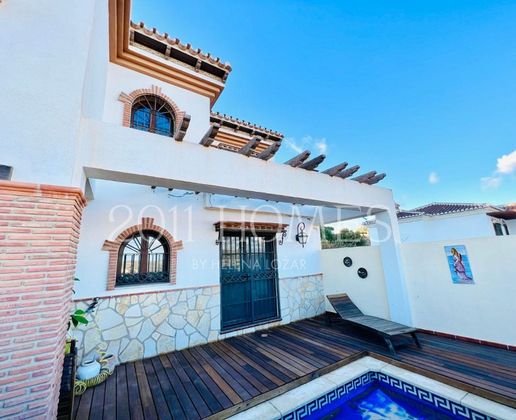 Foto 2 de Casa adossada en venda a calle Jaen de 5 habitacions amb terrassa i piscina