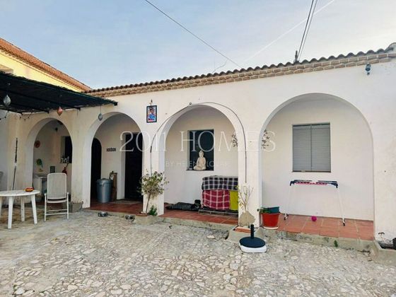 Foto 1 de Casa rural en venda a calle Diseminado la Parrilla de 6 habitacions amb terrassa i piscina