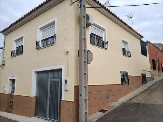 Foto 1 de Casa en venta en Villanueva de Bogas de 4 habitaciones con terraza y garaje