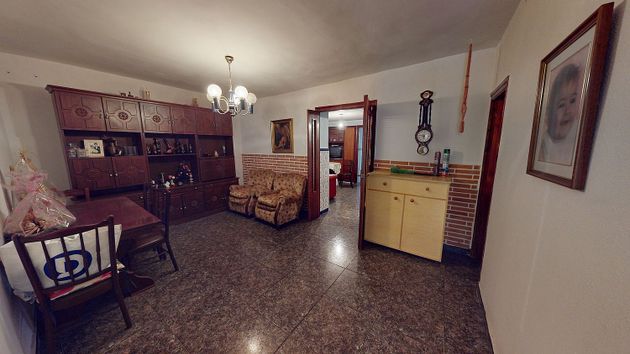 Foto 2 de Venta de casa en Almansa de 5 habitaciones con terraza