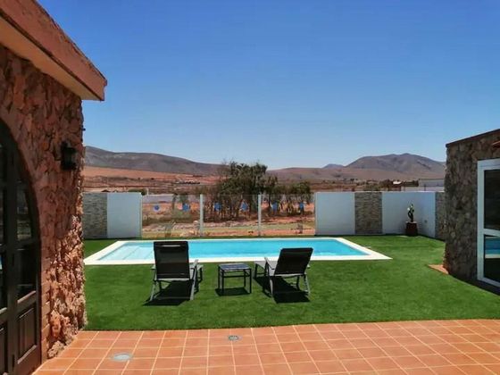 Foto 1 de Chalet en venta en Tefía-Tetir de 3 habitaciones con terraza y piscina