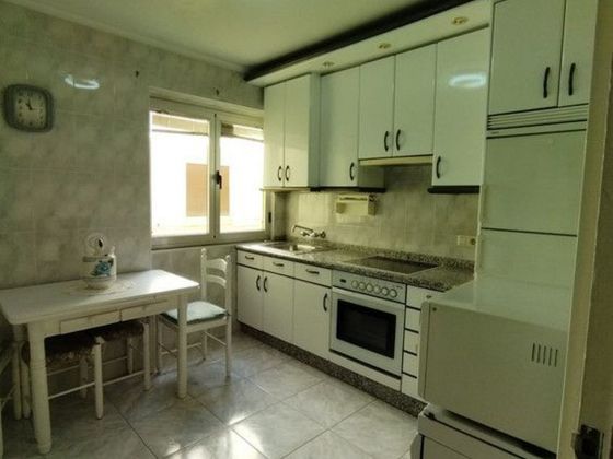 Foto 2 de Piso en venta en calle Valeriano Miranda de 4 habitaciones con calefacción y ascensor