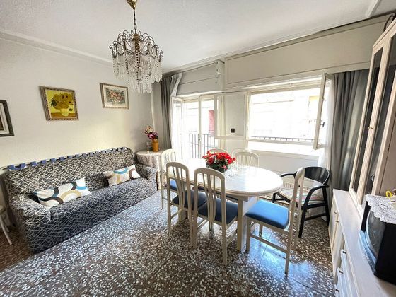 Foto 2 de Pis en venda a calle Escorial de 4 habitacions amb terrassa