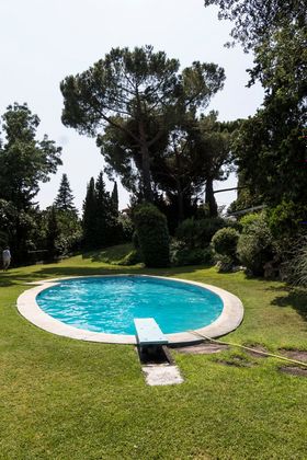 Foto 1 de Venta de chalet en Aravaca de 8 habitaciones con terraza y piscina