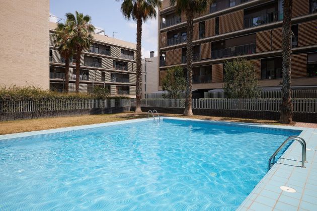 Foto 2 de Pis en lloguer a calle Josep Irla de 2 habitacions amb terrassa i piscina