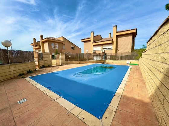 Foto 1 de Venta de casa en Cabanillas del Campo de 4 habitaciones con terraza y piscina