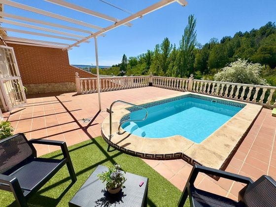 Foto 1 de Casa adossada en venda a Cabanillas del Campo de 3 habitacions amb terrassa i piscina