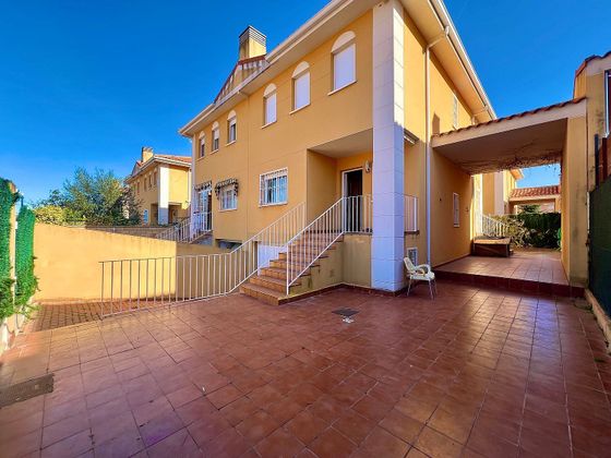 Foto 1 de Casa en venta en Torrejón del Rey de 3 habitaciones con garaje y jardín