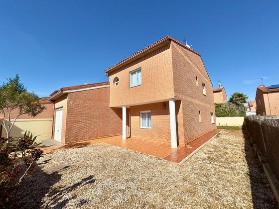 Foto 2 de Casa en venda a Cabanillas del Campo de 6 habitacions amb garatge i jardí