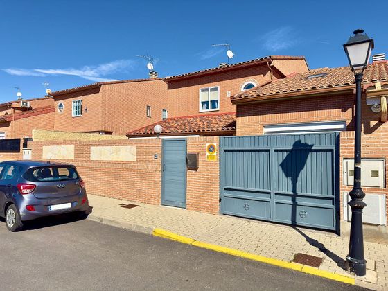 Foto 2 de Casa en venda a Cabanillas del Campo de 5 habitacions amb piscina i garatge