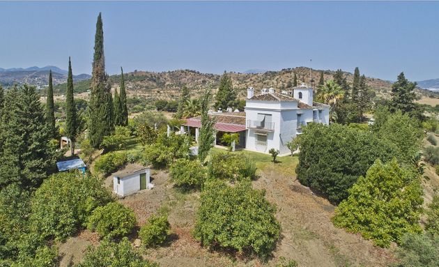 Foto 2 de Casa rural en venda a calle Julio Romero de Torres de 6 habitacions amb terrassa i piscina