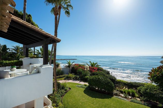 Foto 2 de Àtic en venda a Lomas de Marbella Club - Puente Romano de 3 habitacions amb terrassa i balcó