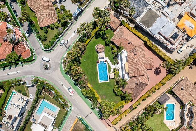 Foto 2 de Xalet en venda a calle Osa Menor G de 6 habitacions amb terrassa i piscina