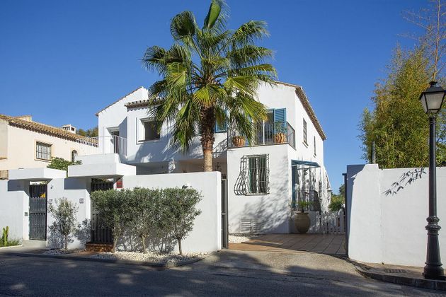Foto 1 de Casa en venda a avenida Urbanizacion Guadalmina Baja de 4 habitacions amb terrassa i piscina