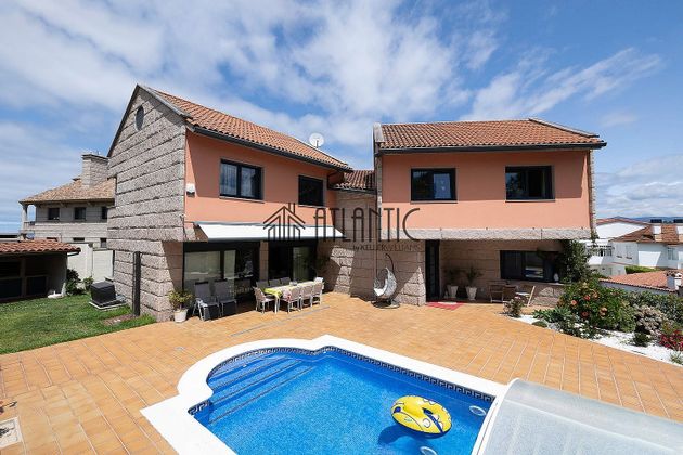 Foto 2 de Venta de chalet en Matamá - Beade - Bembrive - Valádares - Zamáns de 4 habitaciones con terraza y piscina