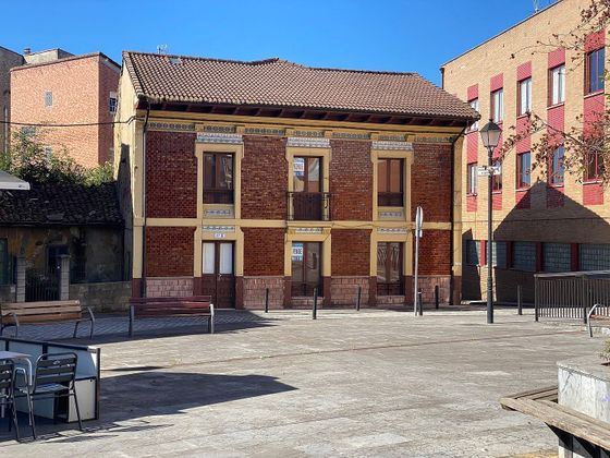 Foto 1 de Casa en venda a plaza Santa Eulalia Busto de 6 habitacions amb terrassa i balcó