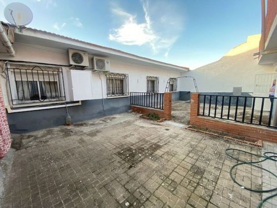 Foto 2 de Venta de casa adosada en Alameda de la Sagra de 4 habitaciones con terraza y garaje