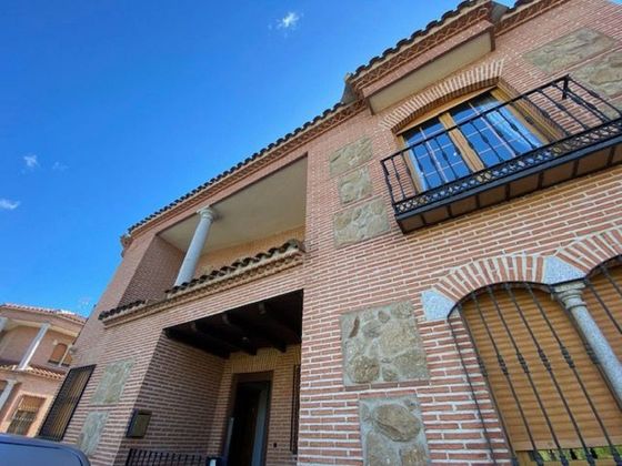 Foto 1 de Casa en lloguer a Azucaica - Santa María de Benquerencia de 4 habitacions amb balcó i calefacció