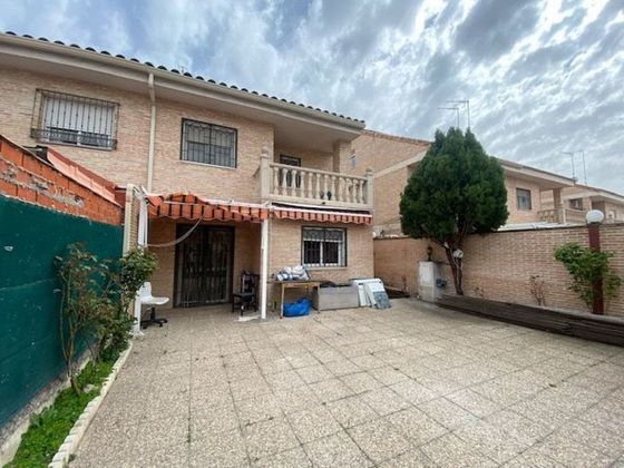 Foto 1 de Casa en venta en Yeles de 4 habitaciones con terraza y garaje