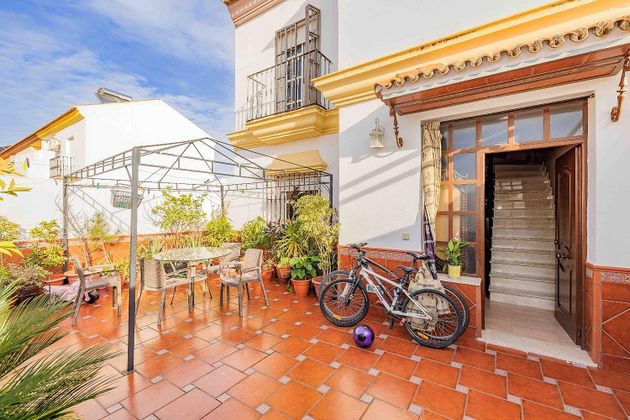Foto 1 de Casa en venda a Benacazón de 4 habitacions amb terrassa