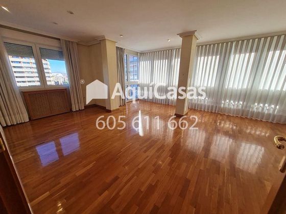 Foto 2 de Piso en venta en vía Gran del Escultor Francisco Salzillo de 5 habitaciones con garaje y balcón