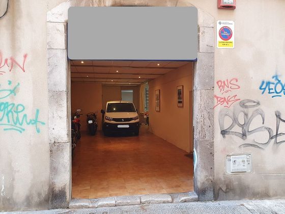 Foto 2 de Venta de local en calle Sant Felip Neri con garaje