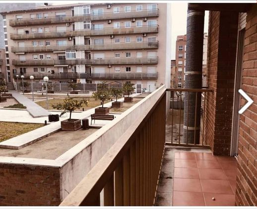 Foto 1 de Pis en venda a Valls de 4 habitacions amb balcó i ascensor