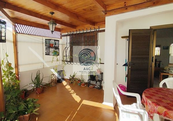 Foto 2 de Casa adossada en venda a avenida Arquitecto Manuel de la Peña Suarez de 2 habitacions amb terrassa i piscina