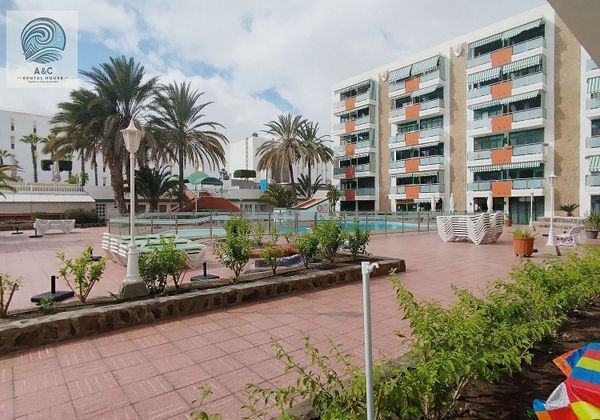 Foto 2 de Alquiler de piso en avenida De Tirajana de 1 habitación con terraza y piscina