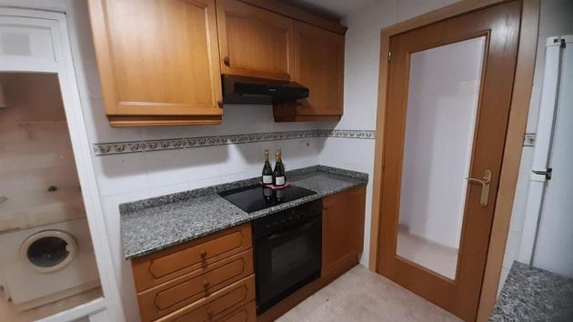 Foto 2 de Venta de piso en El Pilar de 2 habitaciones con terraza y garaje