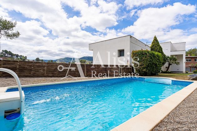 Foto 1 de Xalet en venda a Vallirana de 4 habitacions amb terrassa i piscina