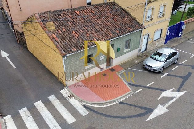 Foto 1 de Casa en venda a Sariegos de 2 habitacions amb calefacció