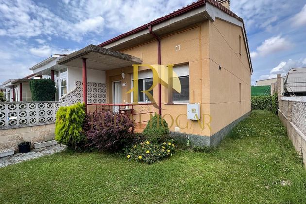 Foto 1 de Venta de casa en Villasabariego de 4 habitaciones con terraza y jardín