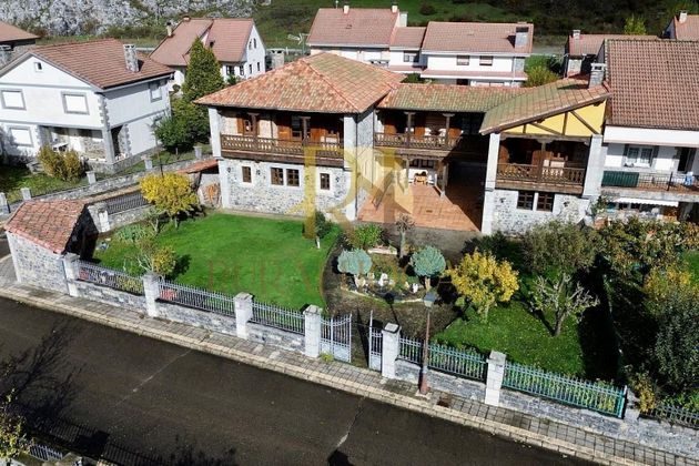 Foto 1 de Casa en venda a Burón de 8 habitacions amb terrassa i jardí